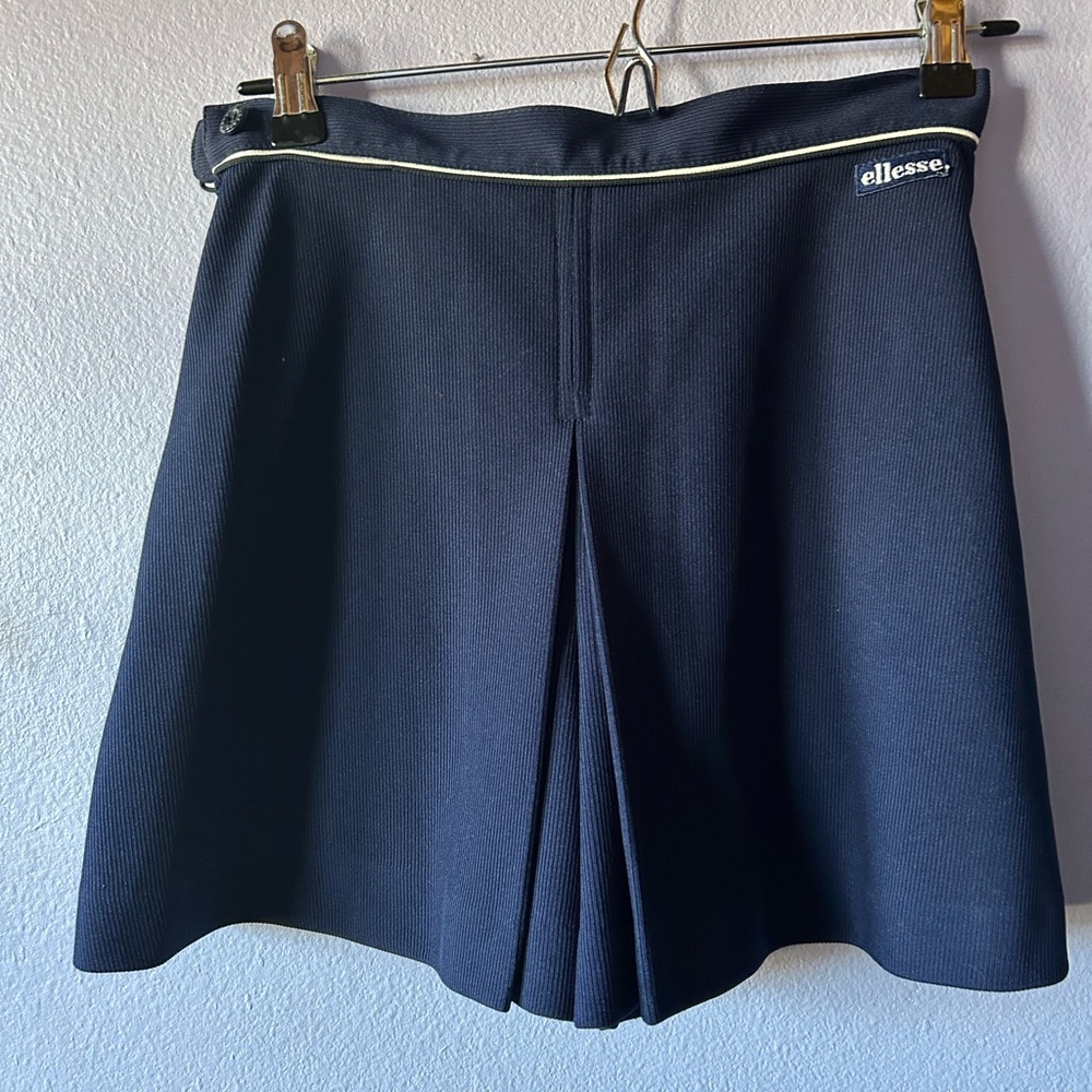 Vintage Ellesse Women's Navy Skort